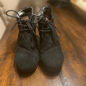 Toms black wedge boots